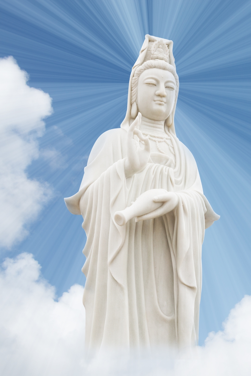 Quan Thế Âm Bồ Tát, trong Phật giáo, là một biểu tượng của lòng từ bi và nhân ái không điều kiện.