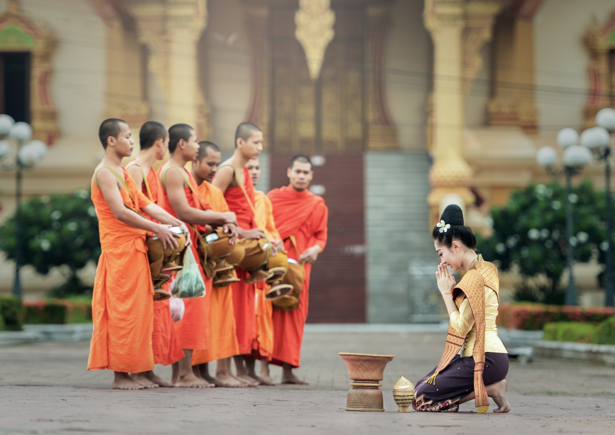 Tóm lại, sự khác biệt về thực hành và nghi lễ giữa Đạo Phật và các tôn giáo khác là điều không thể phủ nhận và chính điều này làm nên sự đa dạng và phong phú của thế giới tôn giáo.